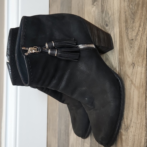 Stuart Weitzman Black Suede Booties With Tassles Size 7.5 - Picture 3 of 12